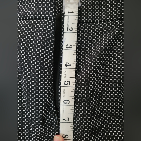 Liz Claiborne Chic Black and White Patterned Skirt - Picture 6 of 8